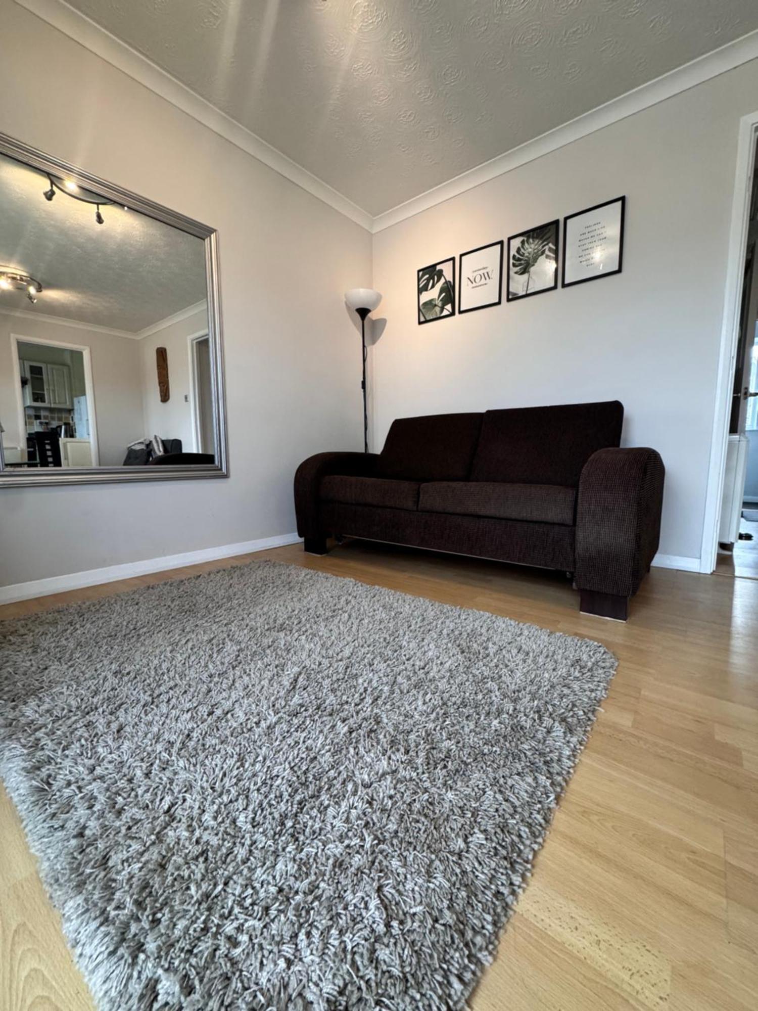 Apartment By The Beach Свонсі Екстер'єр фото
